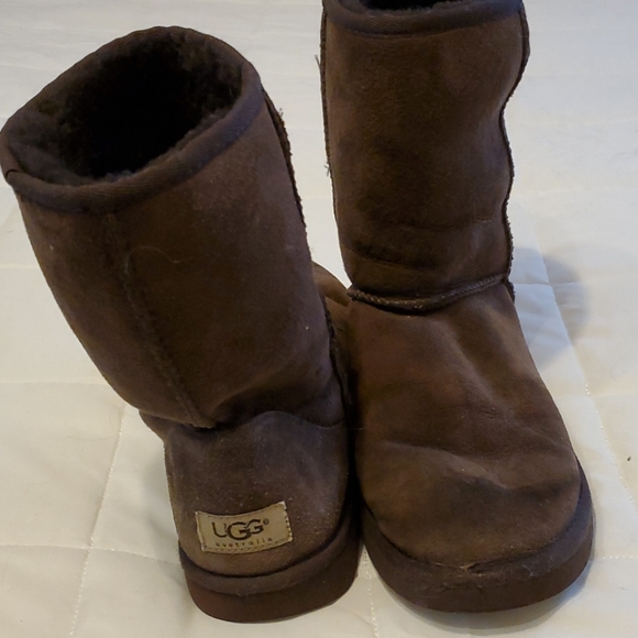 UGG Shoes - Ugg classic short brown suede boot